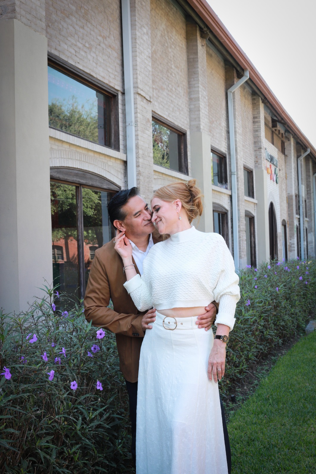 Alma y Mauricio celebrando su amor